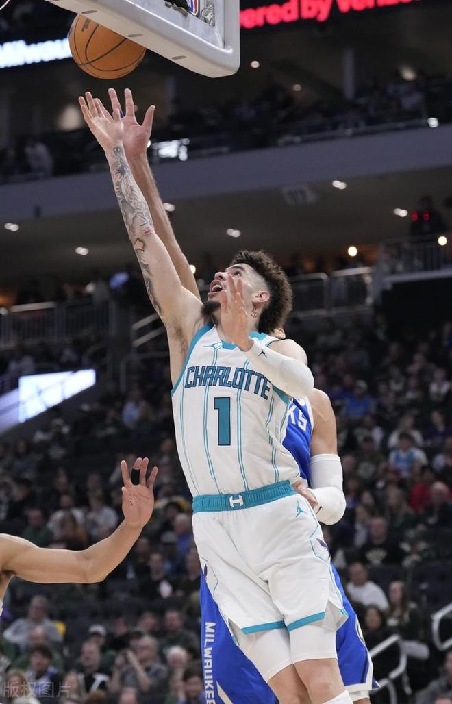 开云官网入口-武汉三镇迎欧冠关键赛摩纳哥迎来里程碑备战CBA常规赛，现场解说直呼：字母哥在中国队比赛中回归赛场 